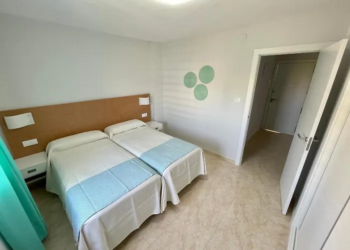 California 1 & 2, Family Only, By Hoteles California
